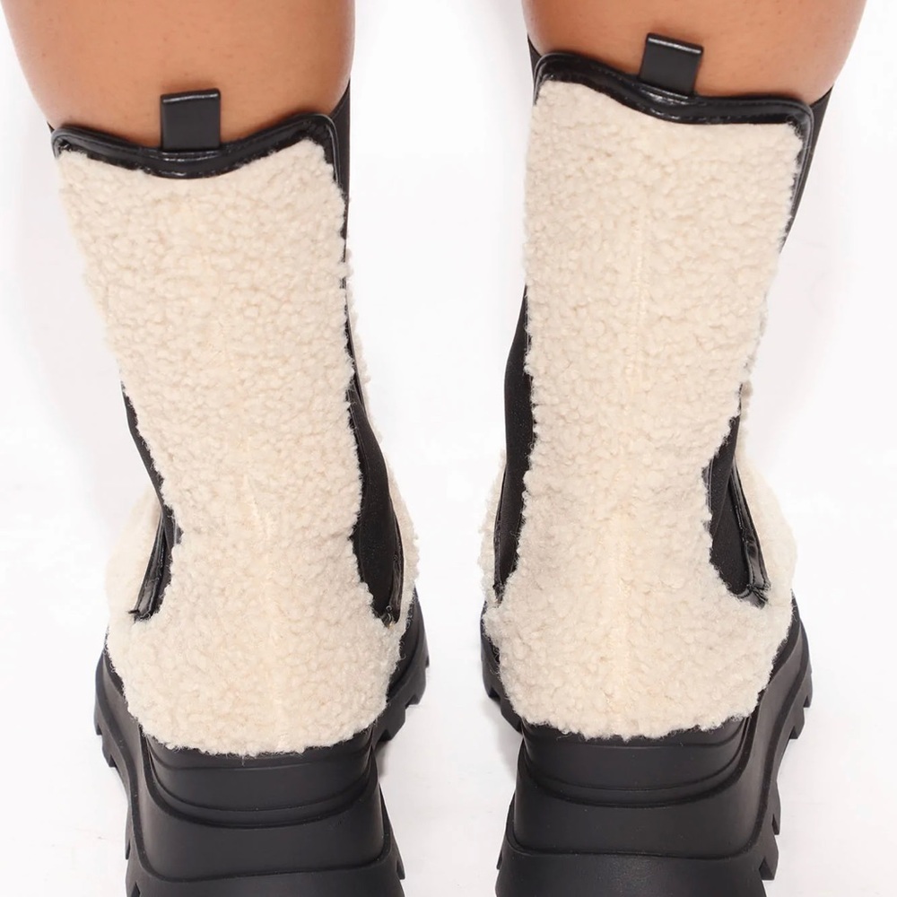 Women's Boots - Picture 3 of 3